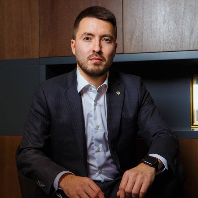Председатель комитета по юридическим услугам