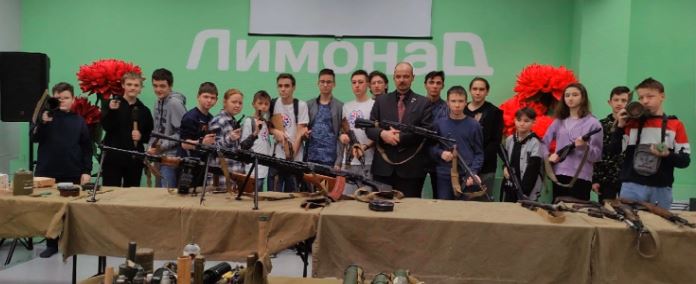 Служение Родине: День военного разведчика в клубе 